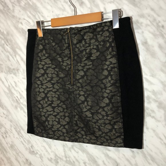 Aritzia Talula Mini Skirt Size 8 i14 - Picture 3 of 6
